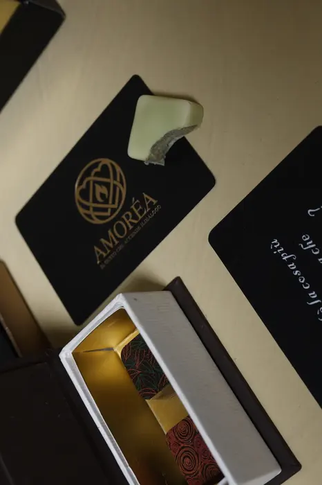 L'astuccio da due praline con la carta