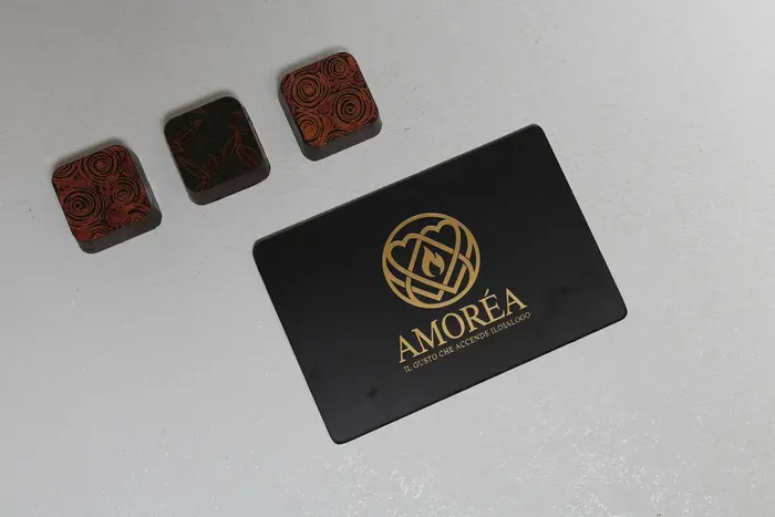 Tre praline e la carta AMOREA